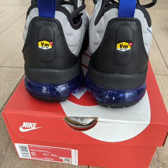 Vapormax Plus Metallic - Picture 4 of 5
